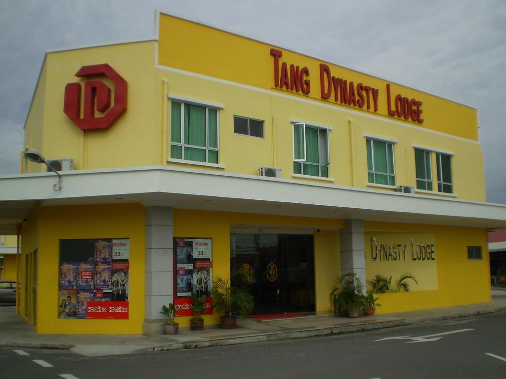 Tang Dynasty Lodge Tuaran エクステリア 写真