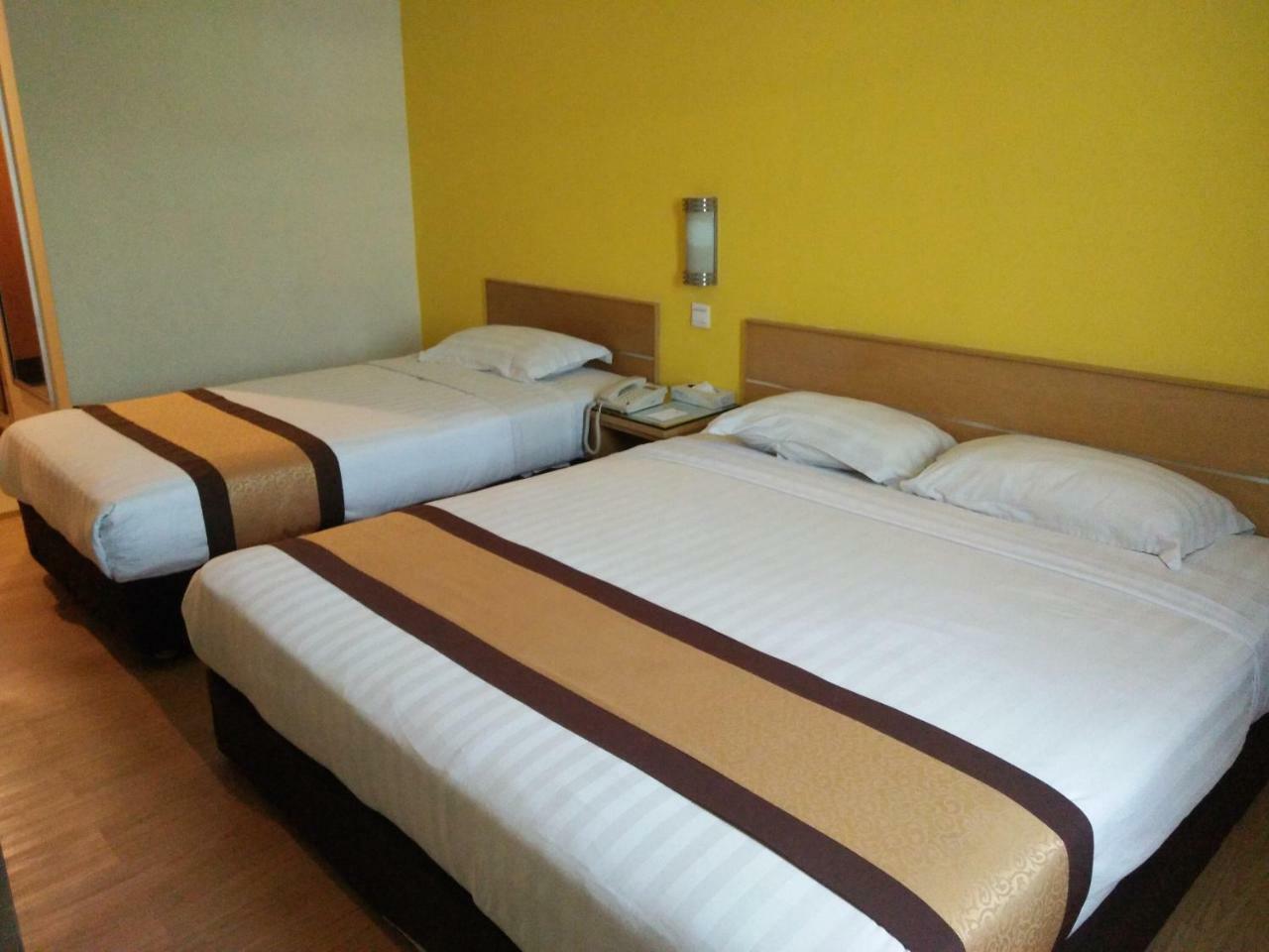 Tang Dynasty Lodge Tuaran エクステリア 写真